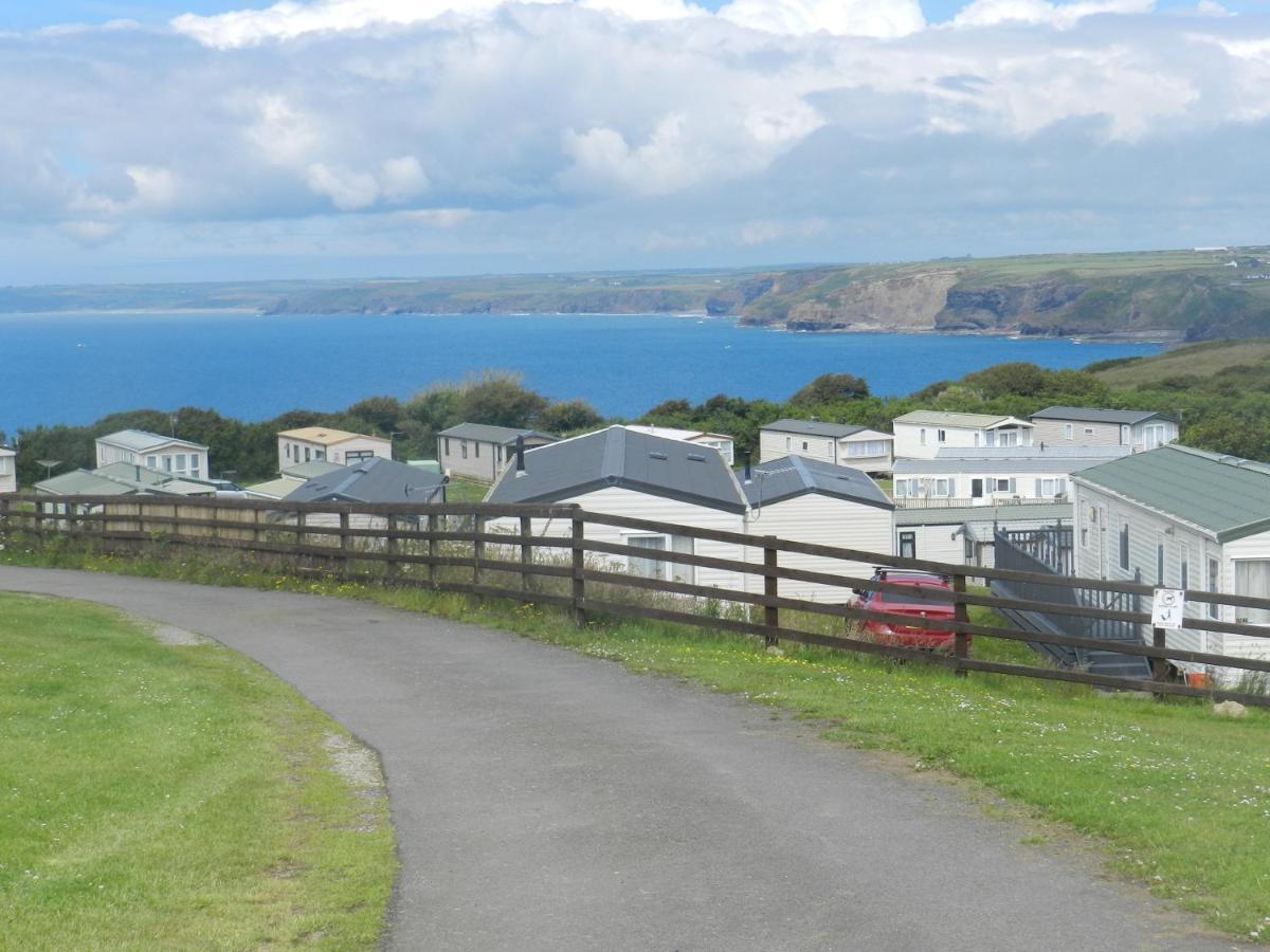 Cwtch Caravans Little Haven Exteriör bild