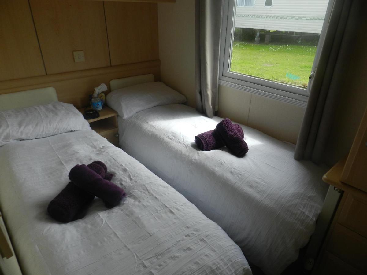 Cwtch Caravans Little Haven Exteriör bild